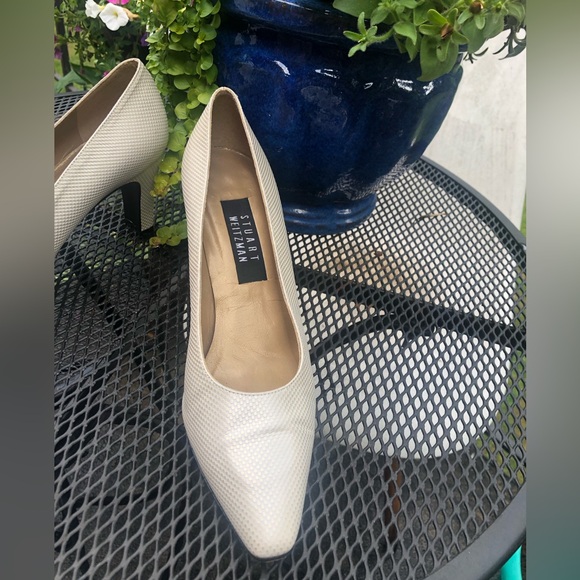 Stuart Weitzman Pumps In Bone With A Dot Texture and Gold Shimmer.Woman’s Size 8 - Picture 14 of 15
